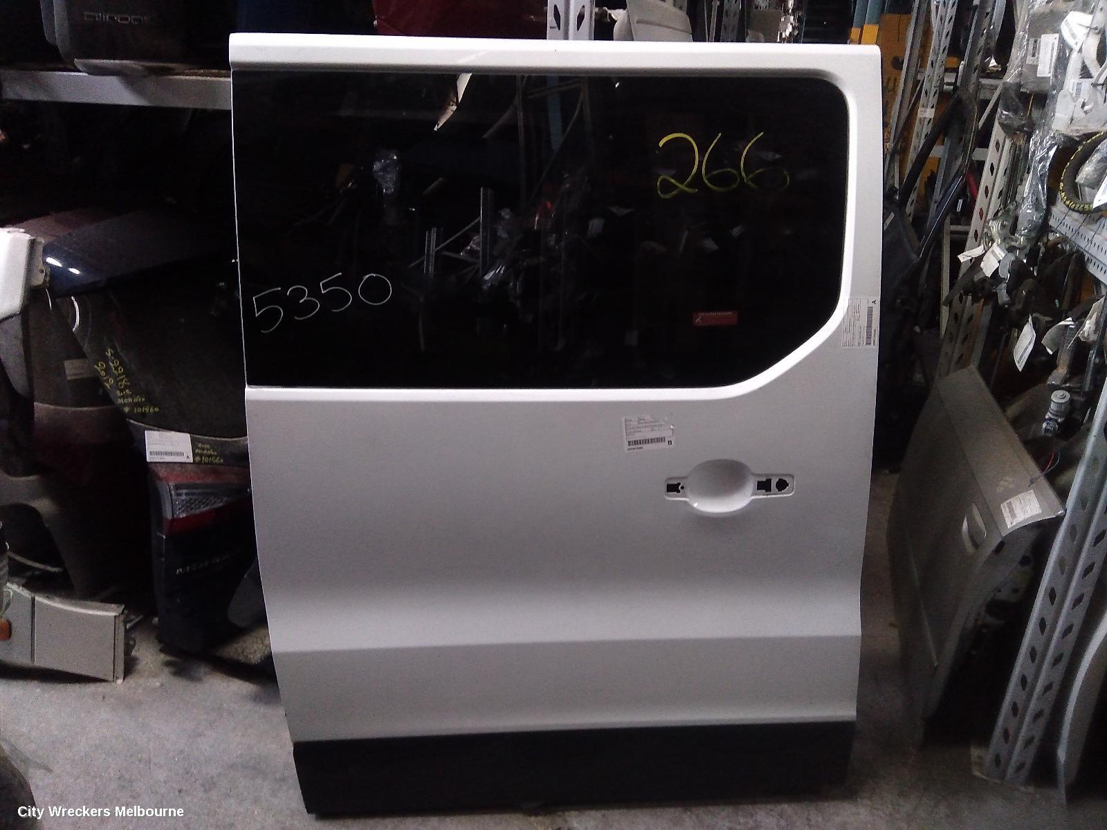 RENAULT TRAFIC RIGHT REAR DOOR, X82, SLIDING DOOR, W/ WINDOW GLASS TYPE, 01/2015 ONWARDS - Image 2