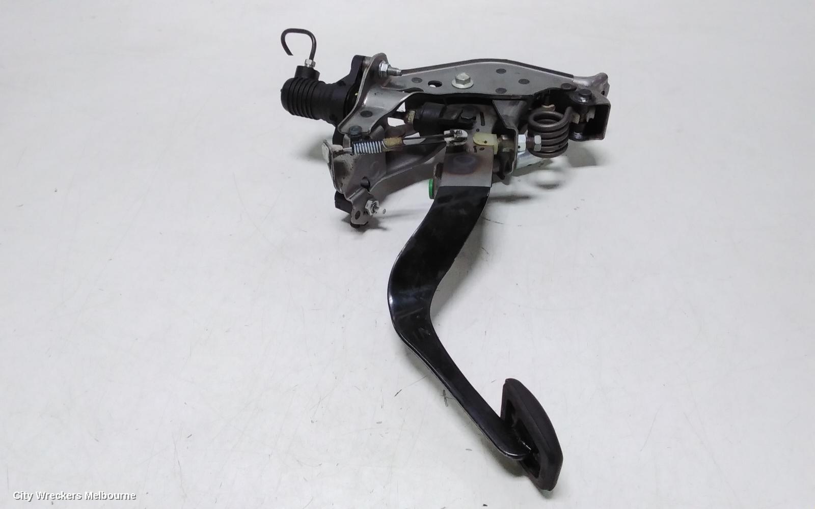 TOYOTA HIACE PEDAL ASSEMBLY, BRAKE PEDAL, TRH/KDH, 01/2015 - 04/2019 - Image 2