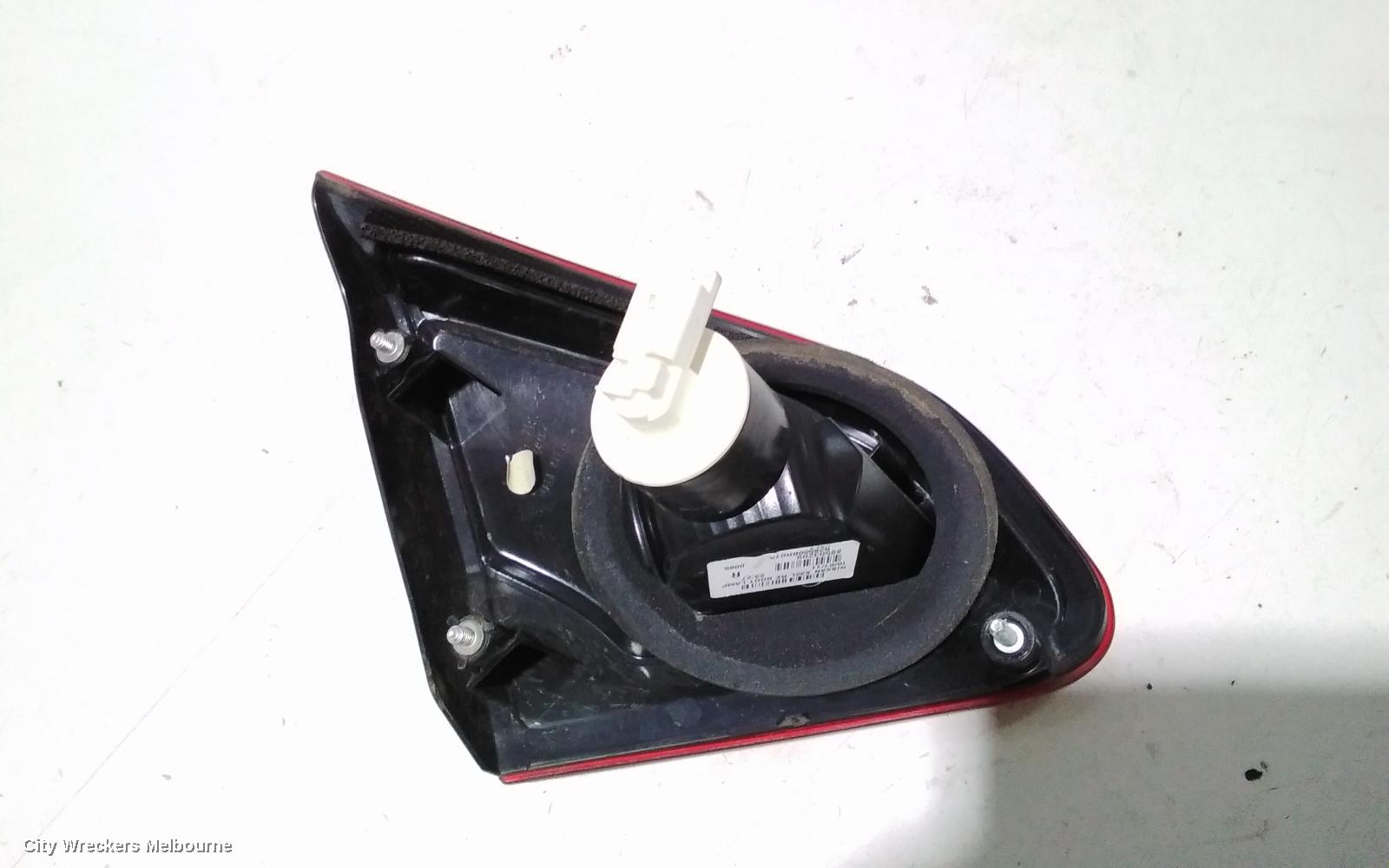 NISSAN DUALIS REAR GARNISH, TAILGATE LAMP (RH SIDE), J10, 01/2010 - 05/2014 - Image 3