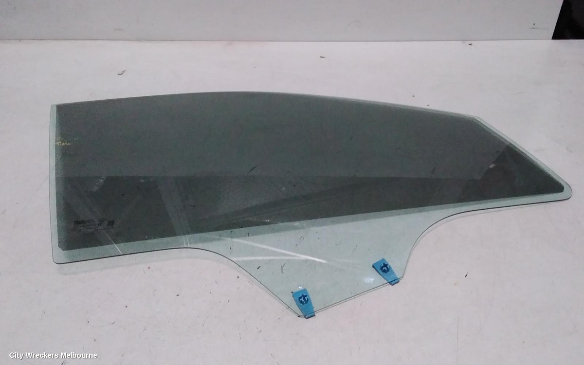 MAHINDRA XUV700 RIGHT FRONT DOOR WINDOW, W601, 01/2023 ONWARDS - Image 1