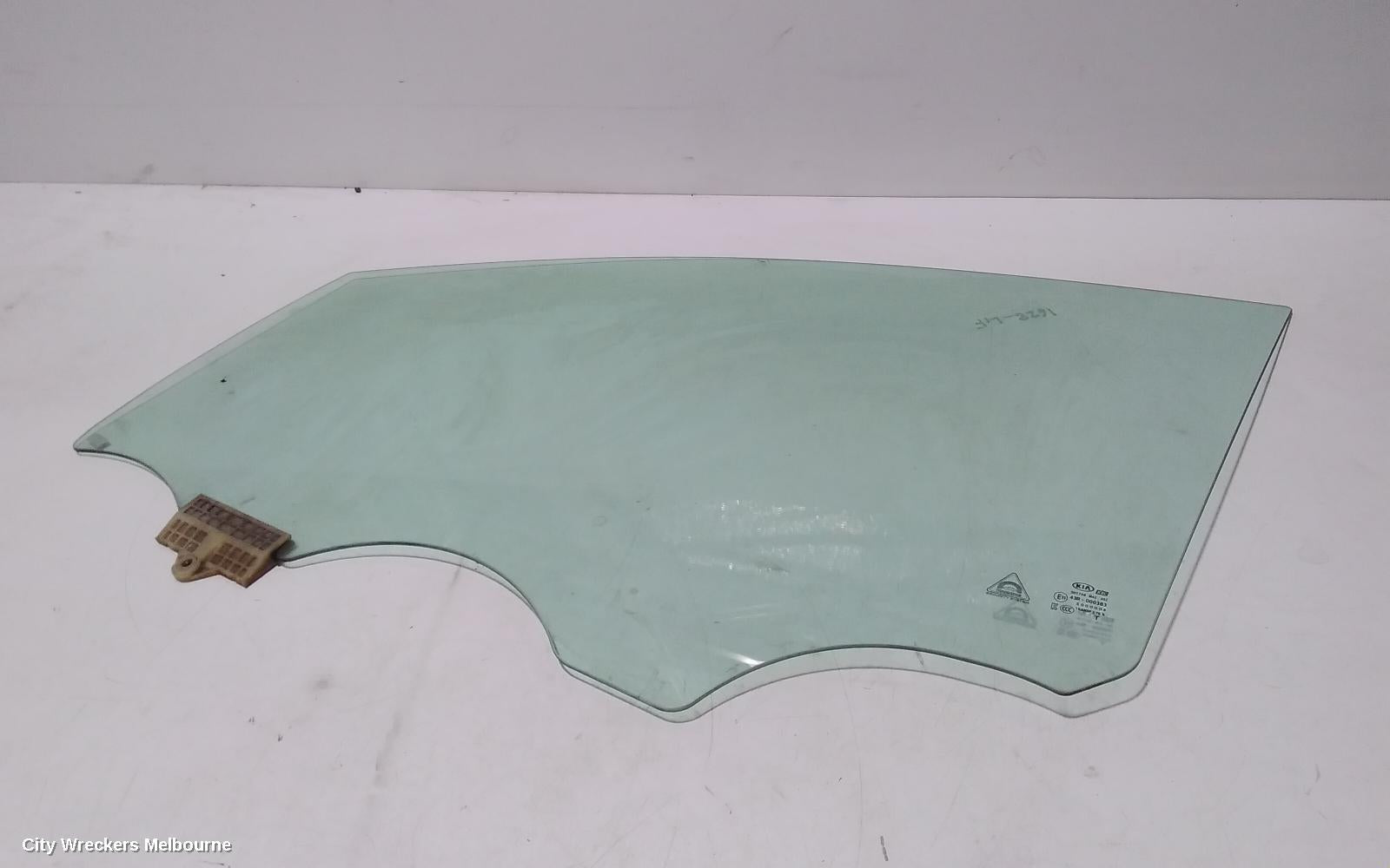 KIA CARNIVAL/GRAND CARNIVAL LEFT FRONT DOOR WINDOW, YP, 02/2015 - 10/2020 - Image 2