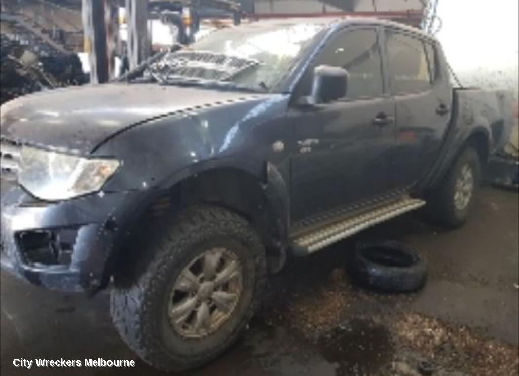 MITSUBISHI TRITON LEFT FRONT DOOR, ML-MN, SINGLE/DUAL CAB, NON MOULD TYPE, 07/2006 - 04/2015 - Image 3