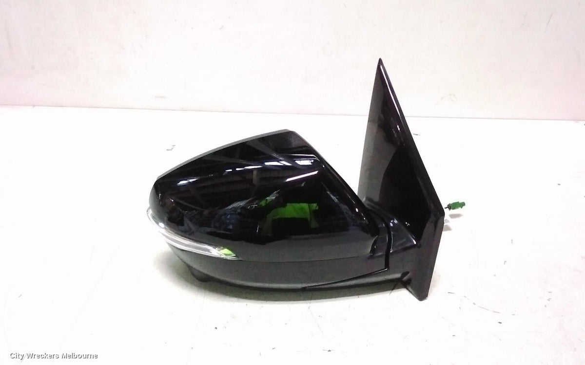 MAHINDRA XUV700 RIGHT DOOR MIRROR, W601, W/ CAMERA TYPE, COLOUR CODED, 01/2023 ONWARDS - Image 1