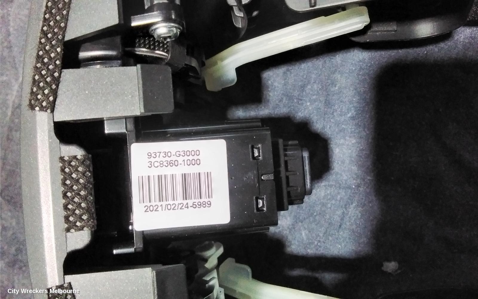 HYUNDAI I30, PD, HATCH, 03/2017 ONWARDS, CENTER AIRVENT: 100375 - Image 2