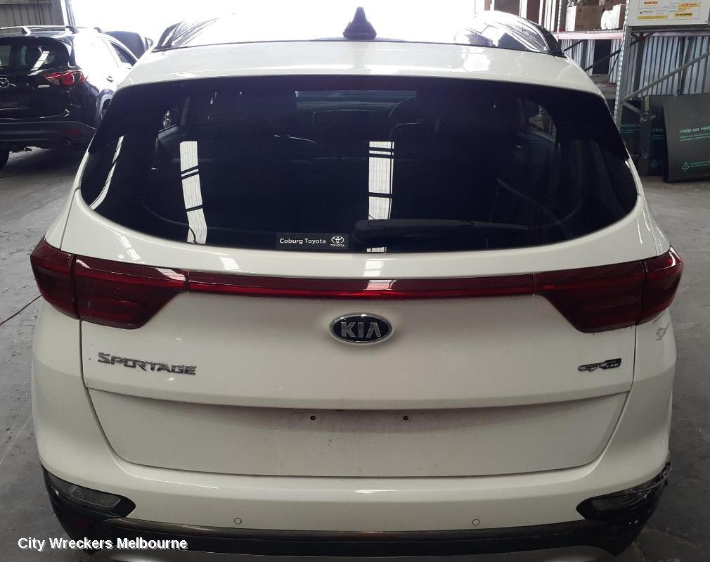 KIA SPORTAGE REAR GARNISH, TAILGATE LAMP (CENTRE), QL, 07/2018 - 08/2021 - Image 1