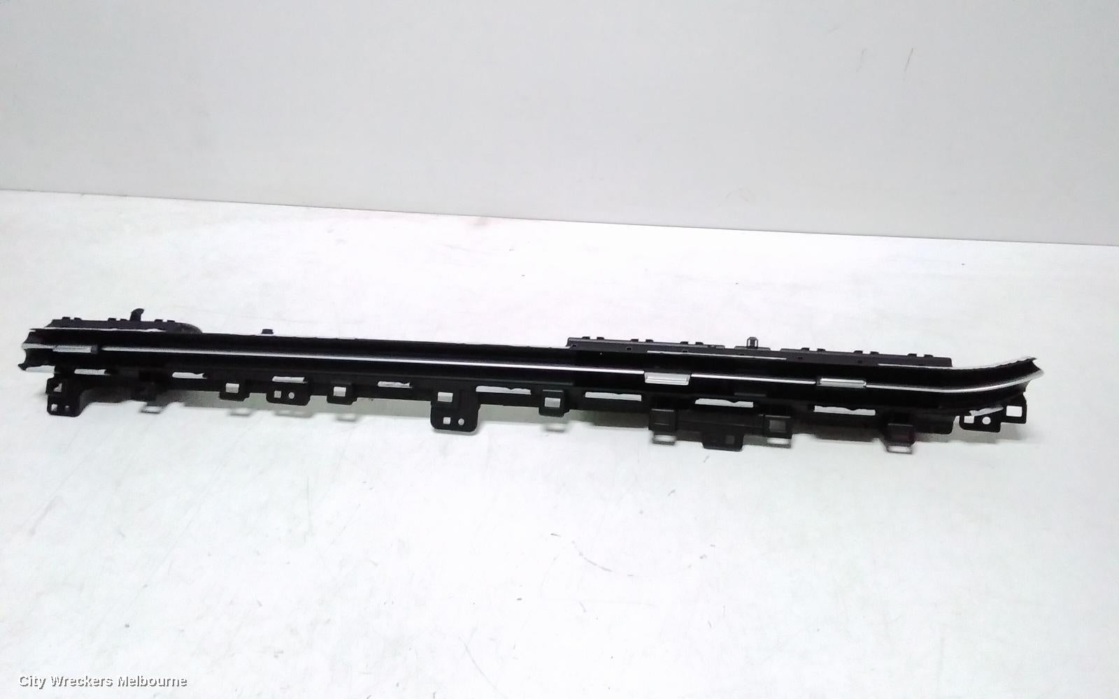 GENESIS GV70, JK, 03/2021 ONWARDS, 97401-AR900  CENTRE AIRVENT: 125284 - Image 1
