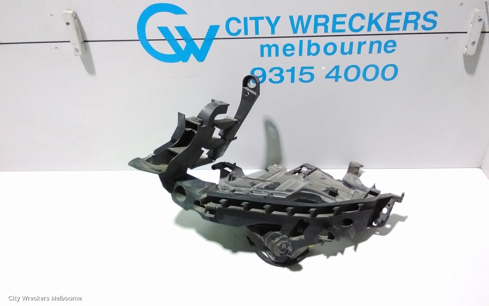AUDI A4, B8 8K, 04/2008 - 06/2012, 8K0 805 607 L  LH HEADLIGHT BRAKET: 85081 - Image 1