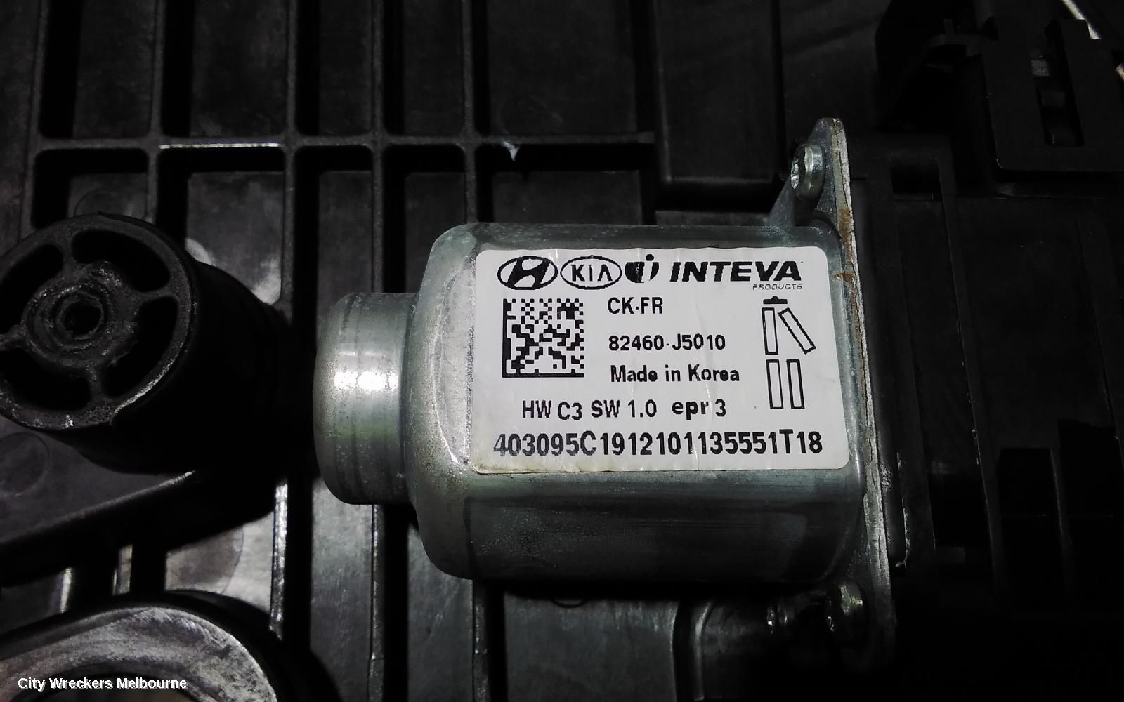 KIA STINGER RIGHT FRONT WINDOW REG/MOTOR, CK, POWER, 6 PÃN PLUG, 06/2017 ONWARDS - Image 3