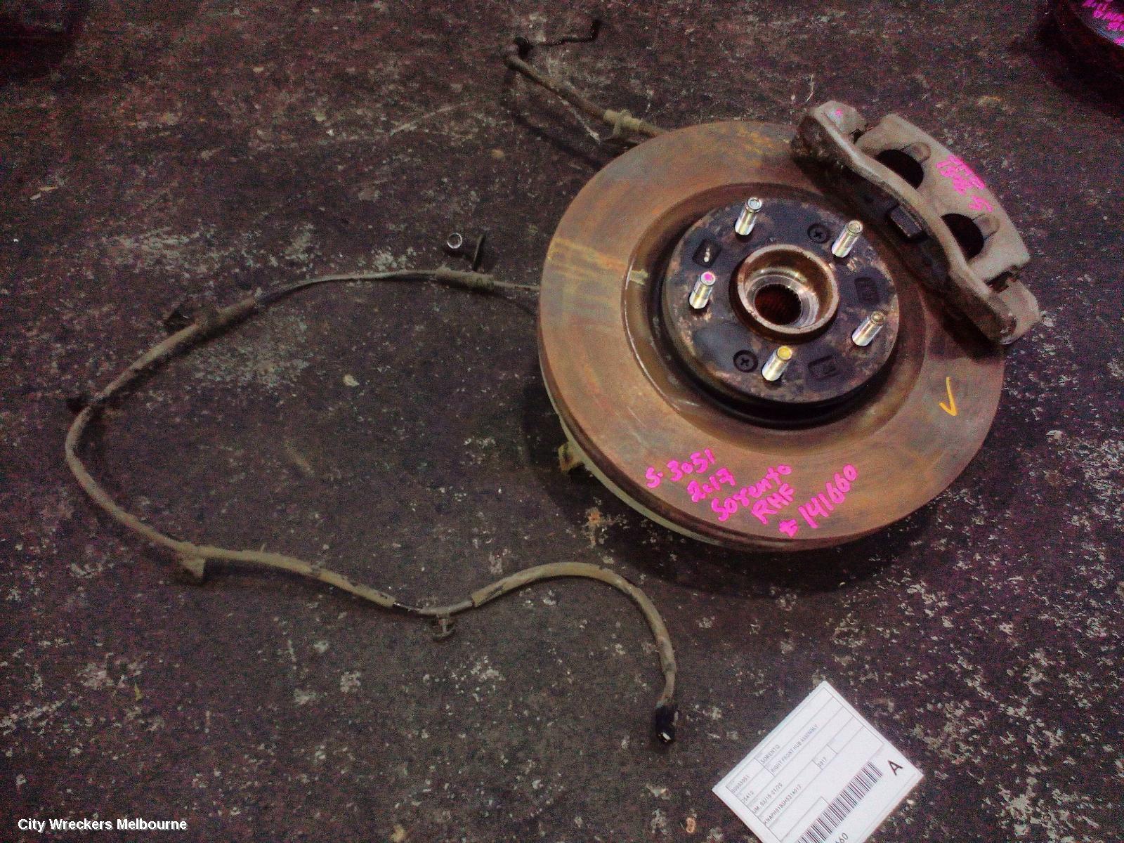 KIA SORENTO RIGHT FRONT HUB ASSEMBLY, UM, 03/2015 - 02/2020 - Image 3