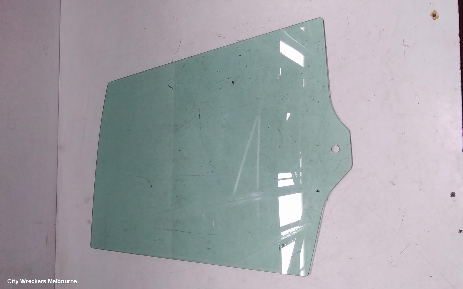 VOLKSWAGEN CRAFTER RIGHT FRONT DOOR WINDOW, SY1, 08/2017 ONWARDS - Image 1
