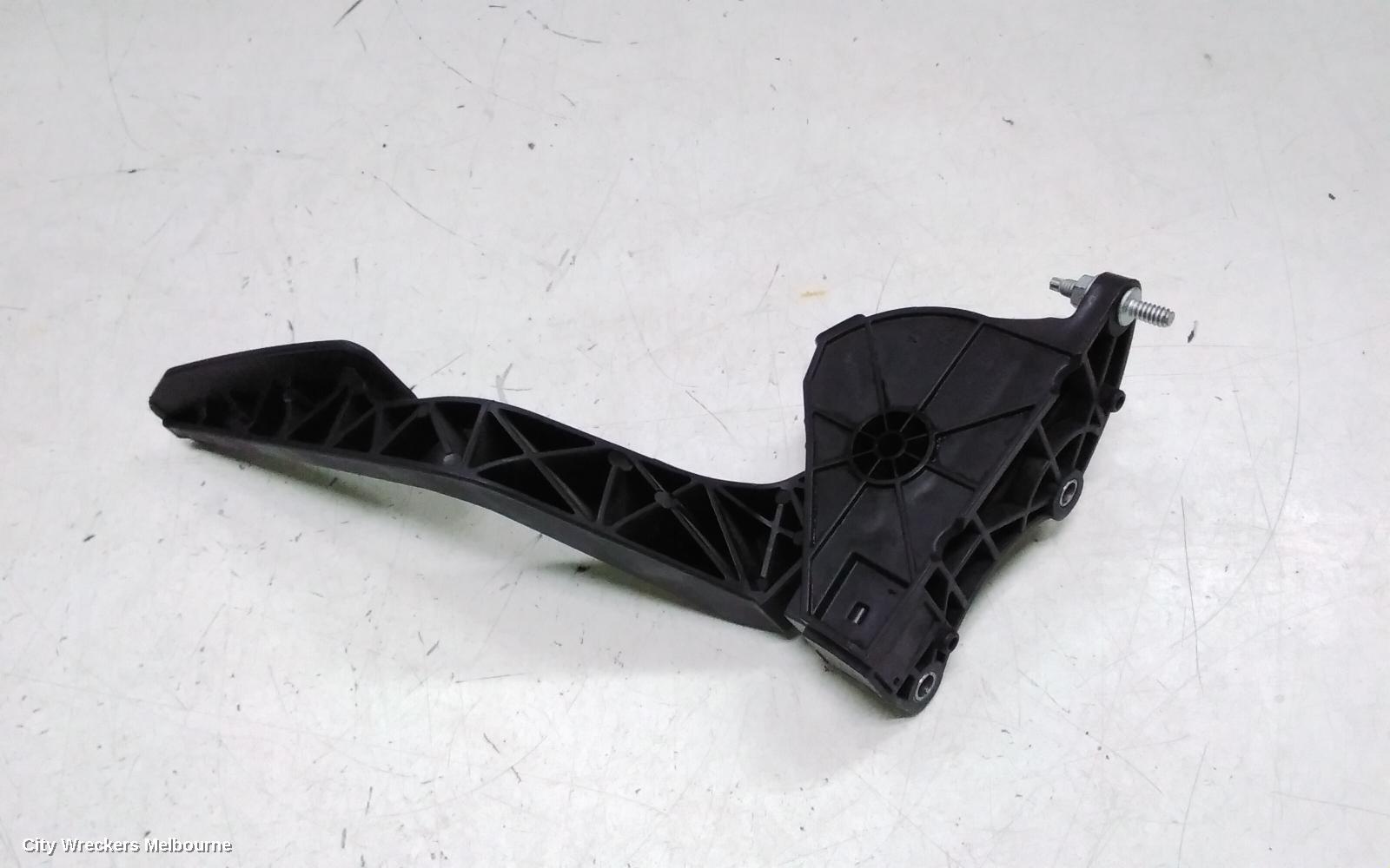 LAND ROVER DISCOVERY SPORT PEDAL ASSEMBLY, L550, ACCELERATOR PEDAL, NON CHROME COVER TYPE, 01/2015 ONWARDS - Image 1