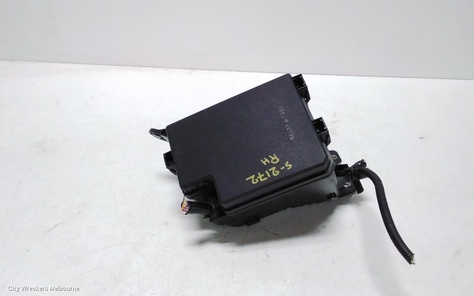TOYOTA RAV4 FUSE BOX, ENGINE BAY, XA40, PETROL, RH SIDE, 12/2012 - 12/2018 - Image 1