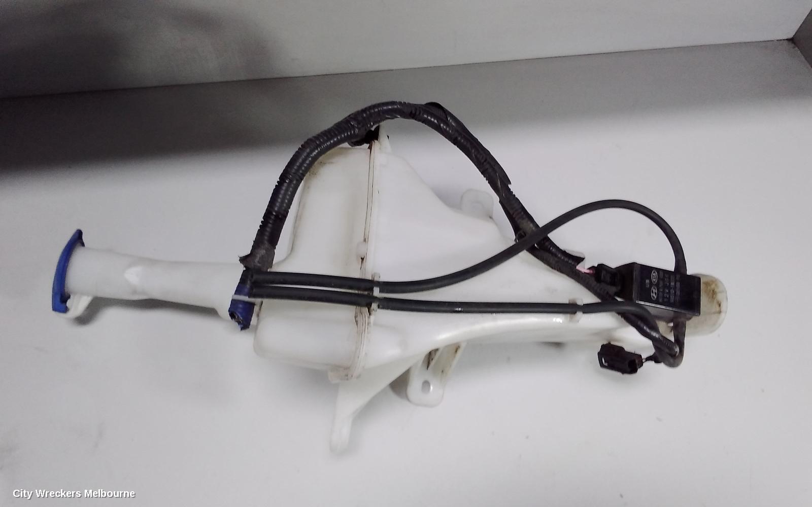 HYUNDAI I20 WASHER BOTTLE, WASHER BOTTLE MOTOR, PB, 07/2010 - 12/2015 - Image 1