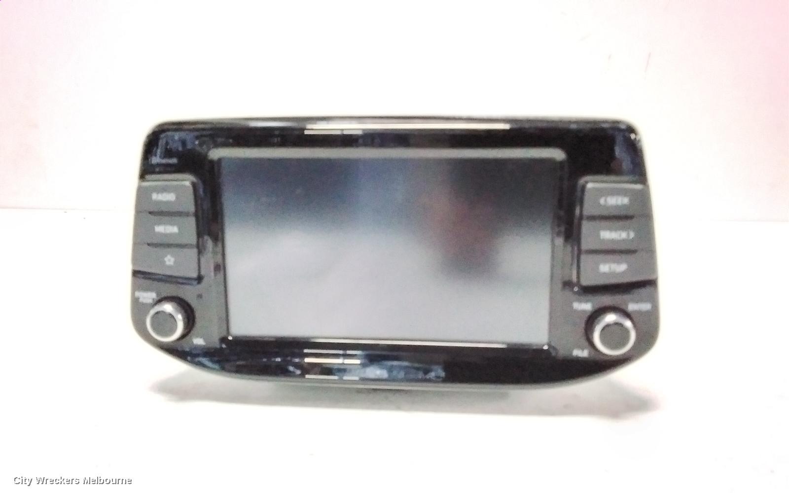HYUNDAI I30 RADIO/CD/DVD/SAT/TV, HEAD UNIT & DISPLAY, 8 IN, NON SAT NAV/STANDARD AUDIO TYPE, (S. KOREA VIN KMHH), PD, HATCH, 08/2020 ONWARDS - Image 2