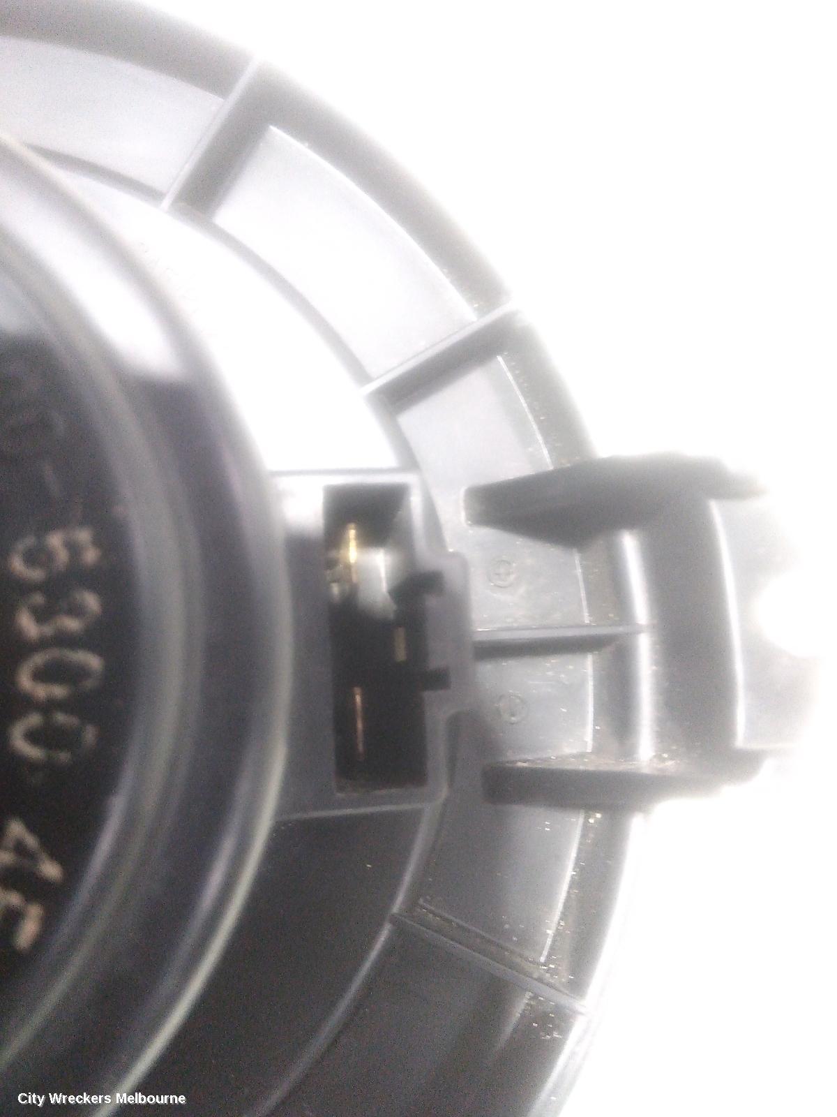 TOYOTA PRADO HEATER FAN MOTOR, FRONT, NON CLIMATE CONTROL TYPE, 120 SERIES, 02/2003 - 10/2009 - Image 3