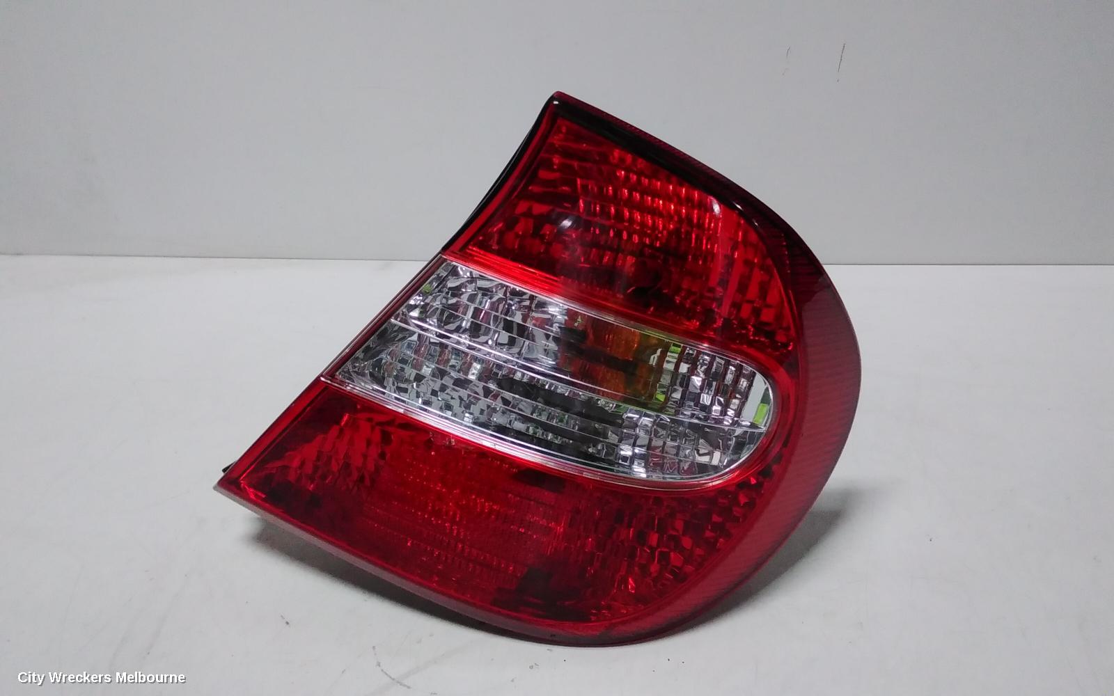 TOYOTA CAMRY RIGHT TAILLIGHT, SK36, REVERSE LAMP IN CENTRE, 08/2002 - 09/2004 - Image 1