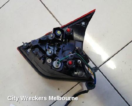 NISSAN XTRAIL REAR GARNISH, TAILGATE LAMP (LH SIDE), T32, 02/2014 - 01/2017 - Image 2