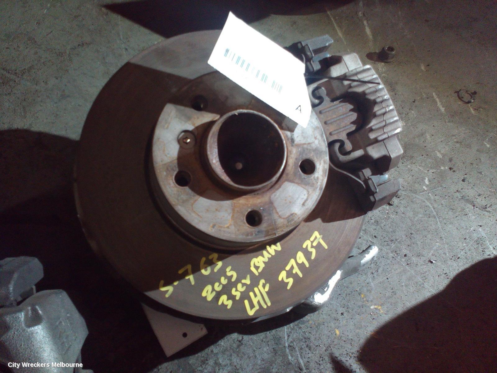 BMW 3 SERIES LEFT FRONT HUB ASSEMBLY, E90, SEDAN, 03/2005 - 01/2012 - Image 1