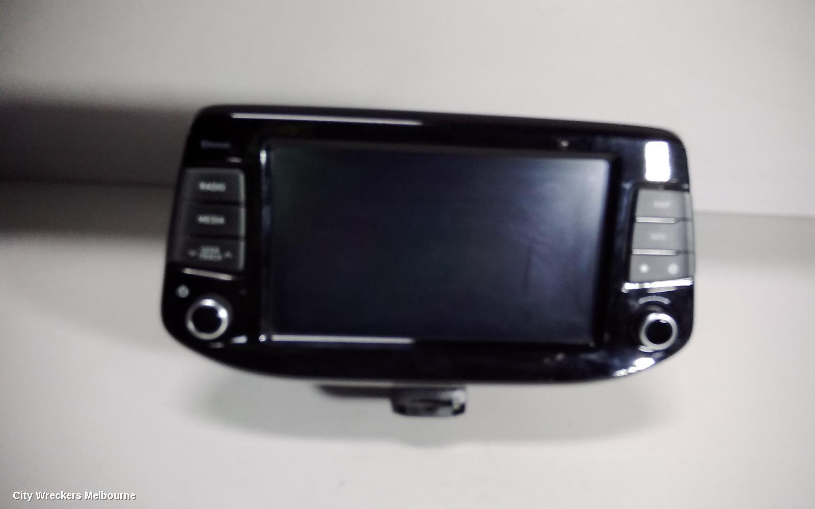 HYUNDAI I30 RADIO/CD/DVD/SAT/TV, HEAD UNIT & DISPLAY, 8 IN, SAT NAV/STANDARD AUDIO TYPE, (S. KOREA VIN KMHH), PD, HATCH, 03/2017 - 07/2020 - Image 1