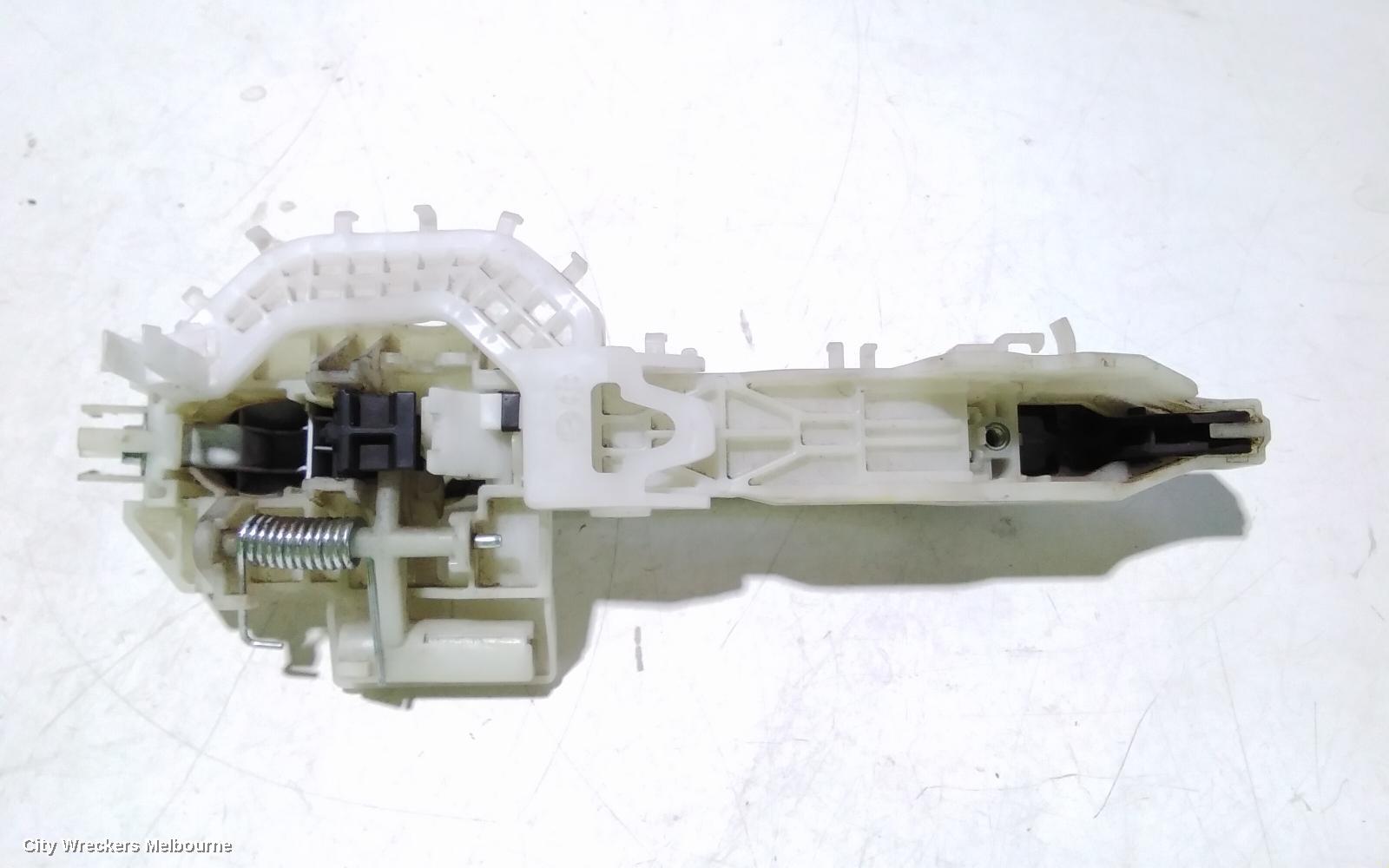 KIA CARNIVAL/GRAND CARNIVAL DOOR HANDLE, OUTER, LH FRONT, YP, 02/2015 - 10/2020 - Image 2