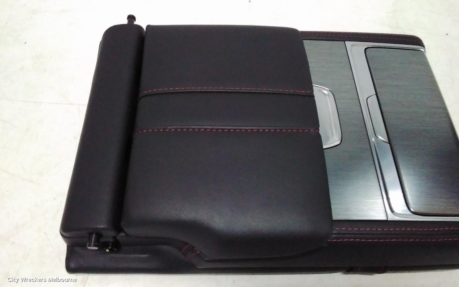 MG HS CONSOLE, SAS23, CONSOLE LID ONLY, LEATHER, BLACK, W/ RED STICHING TYPE, 08/2019 - 12/2024 - Image 3