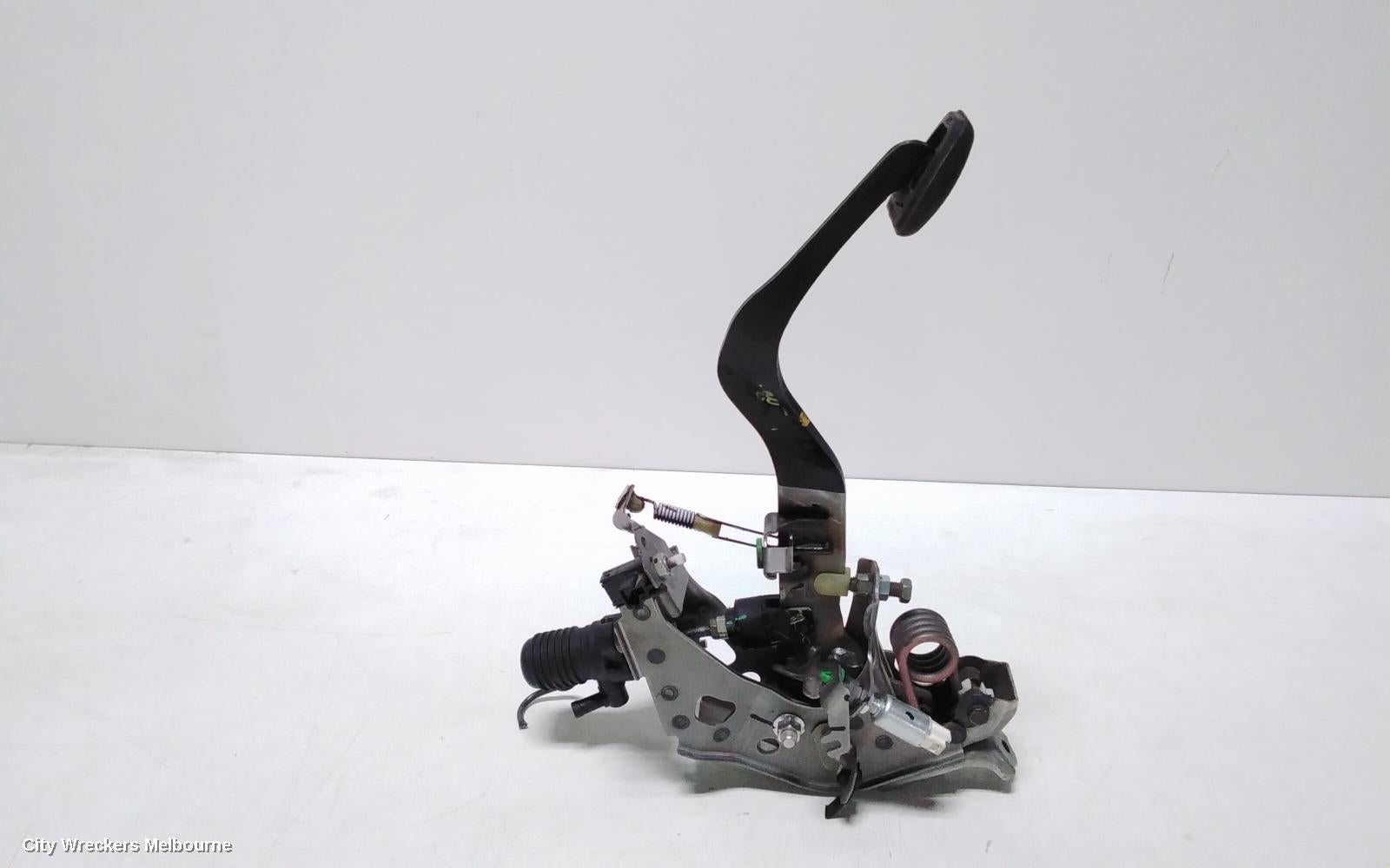TOYOTA HIACE PEDAL ASSEMBLY, BRAKE PEDAL, TRH/KDH, 01/2015 - 04/2019 - Image 1