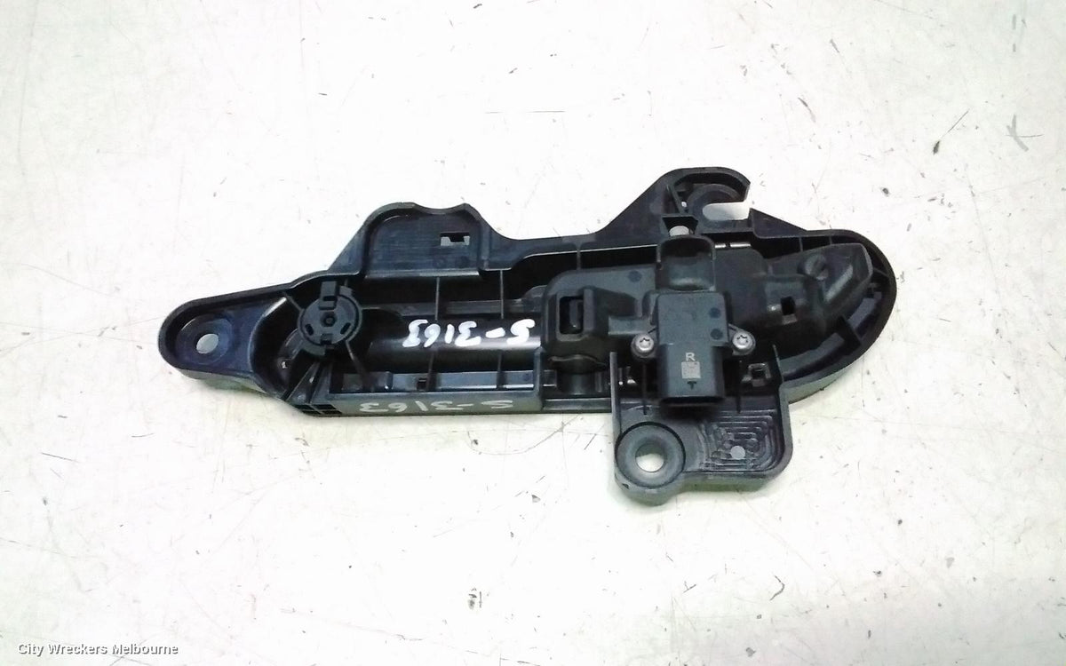 TESLA MODEL Y DOOR HANDLE, 1ST GEN, OUTER, RH FRONT, GLOSS BLACK, 03/2022 ONWARDS - Image 3