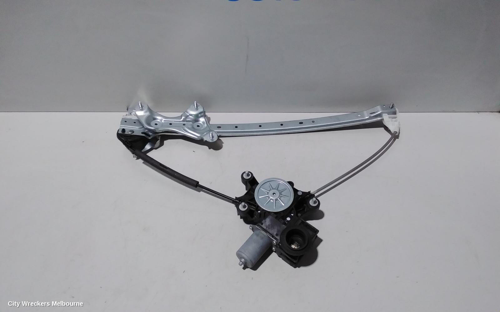 TOYOTA COROLLA RIGHT FRONT WINDOW REG/MOTOR, E210, 07/2018 ONWARDS - Image 2