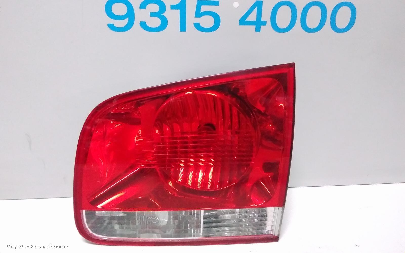 VOLKSWAGEN TOUAREG REAR GARNISH, TAILGATE LAMP (RH SIDE), 7L, 09/2003 - 06/2007 - Image 2
