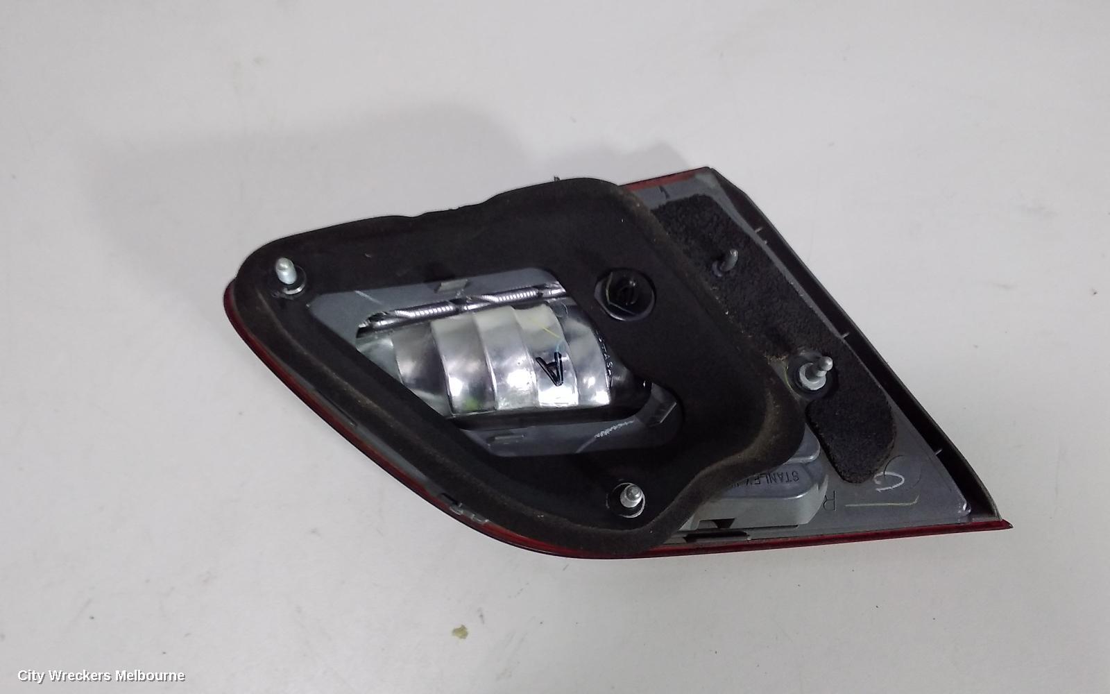 NISSAN PULSAR REAR GARNISH, BOOTLID LAMP (RH SIDE), B17, SEDAN, 12/2012 - 12/2017 - Image 2
