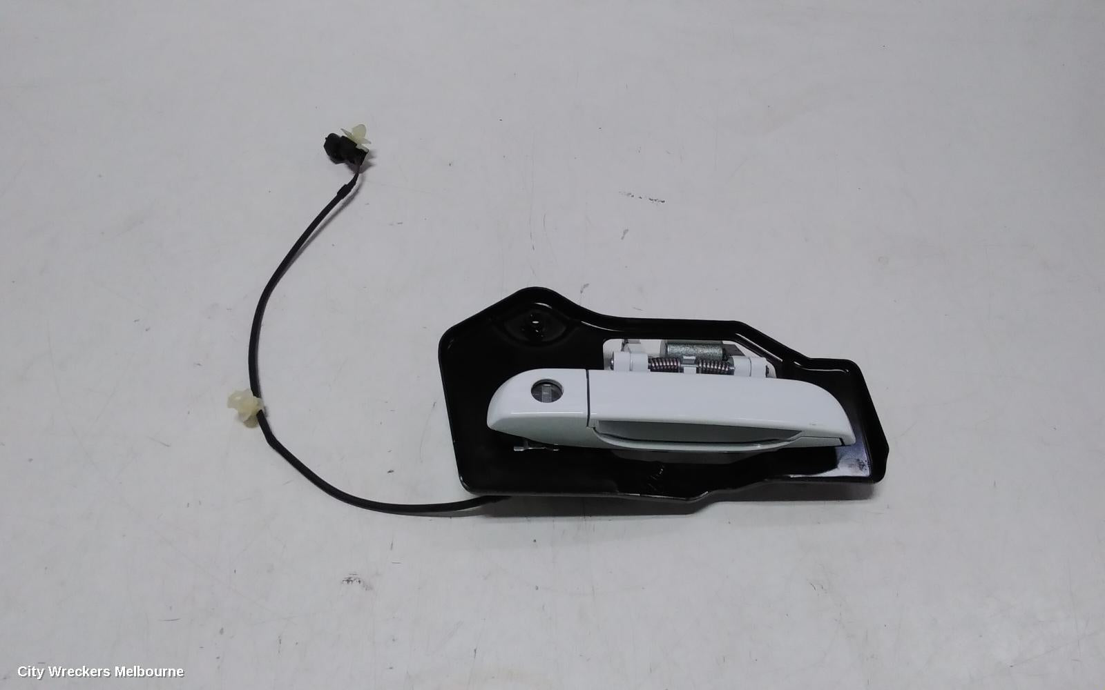 MG MG3 DOOR HANDLE, OUTER, RH FRONT, COLOUR CODED TYPE, SZP1, 07/2016 ONWARDS - Image 1