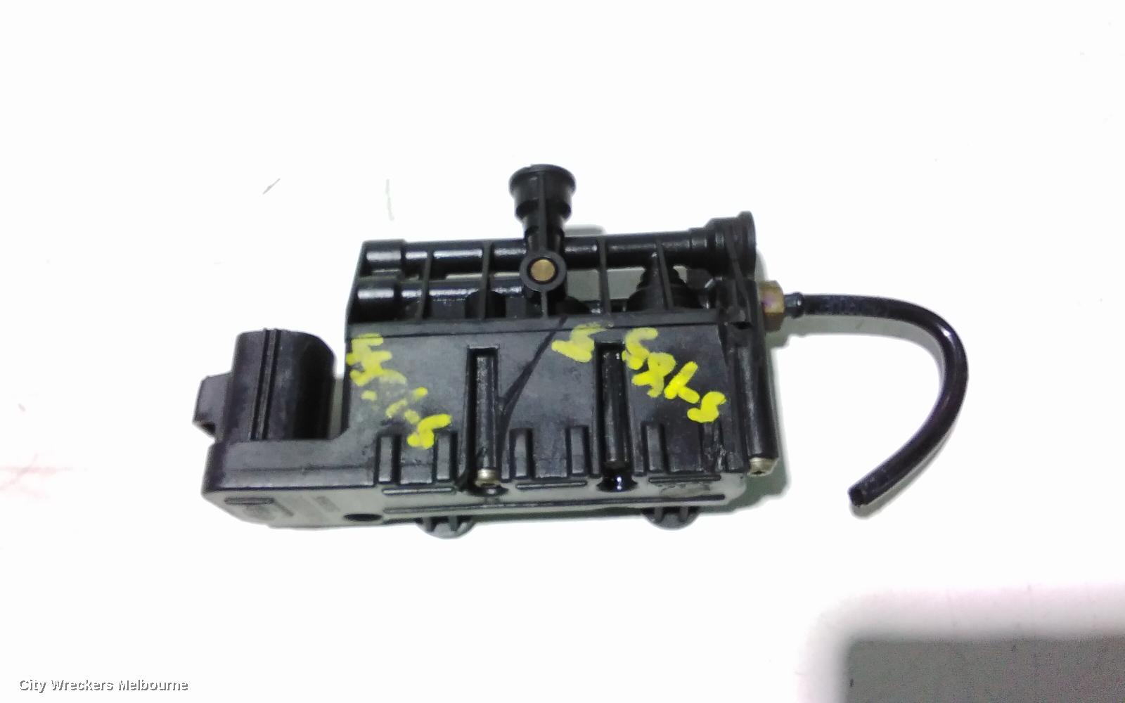 LAND ROVER RANGEROVER SPORT AIR RIDE COMPRESSOR, LEVELLING VALVE BLOCK-REAR, L320, 08/2005 - 12/2013 - Image 2