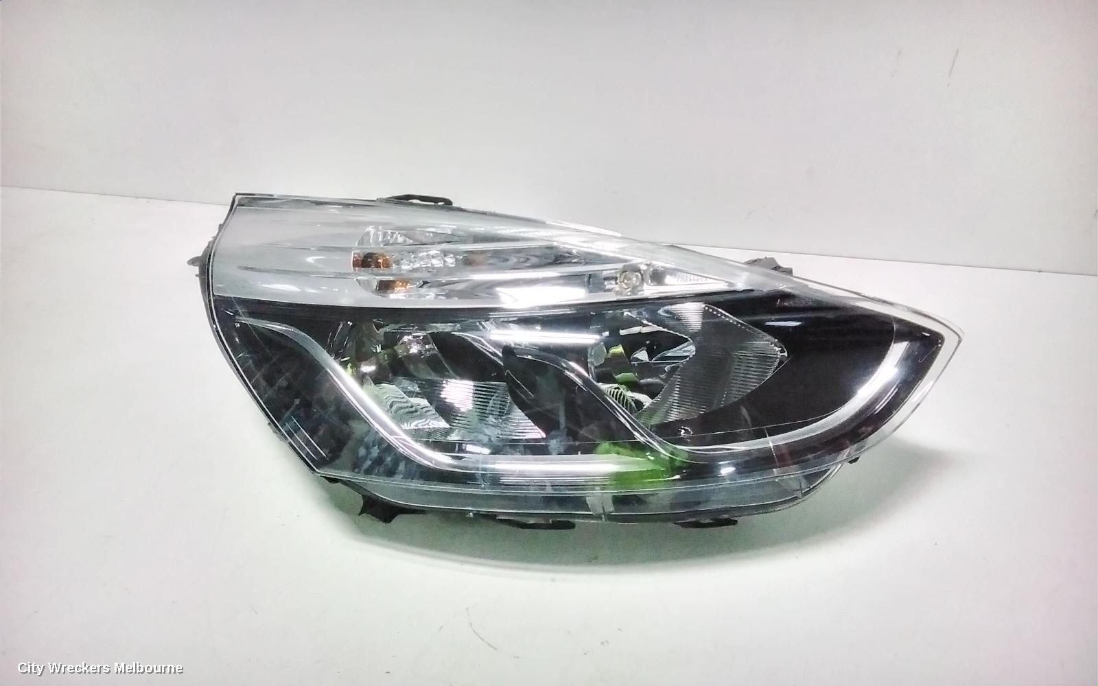 RENAULT CLIO RIGHT HEADLAMP, X98, LIFE, HALOGEN TYPE, 08/2016 - 10/2019 - Image 2