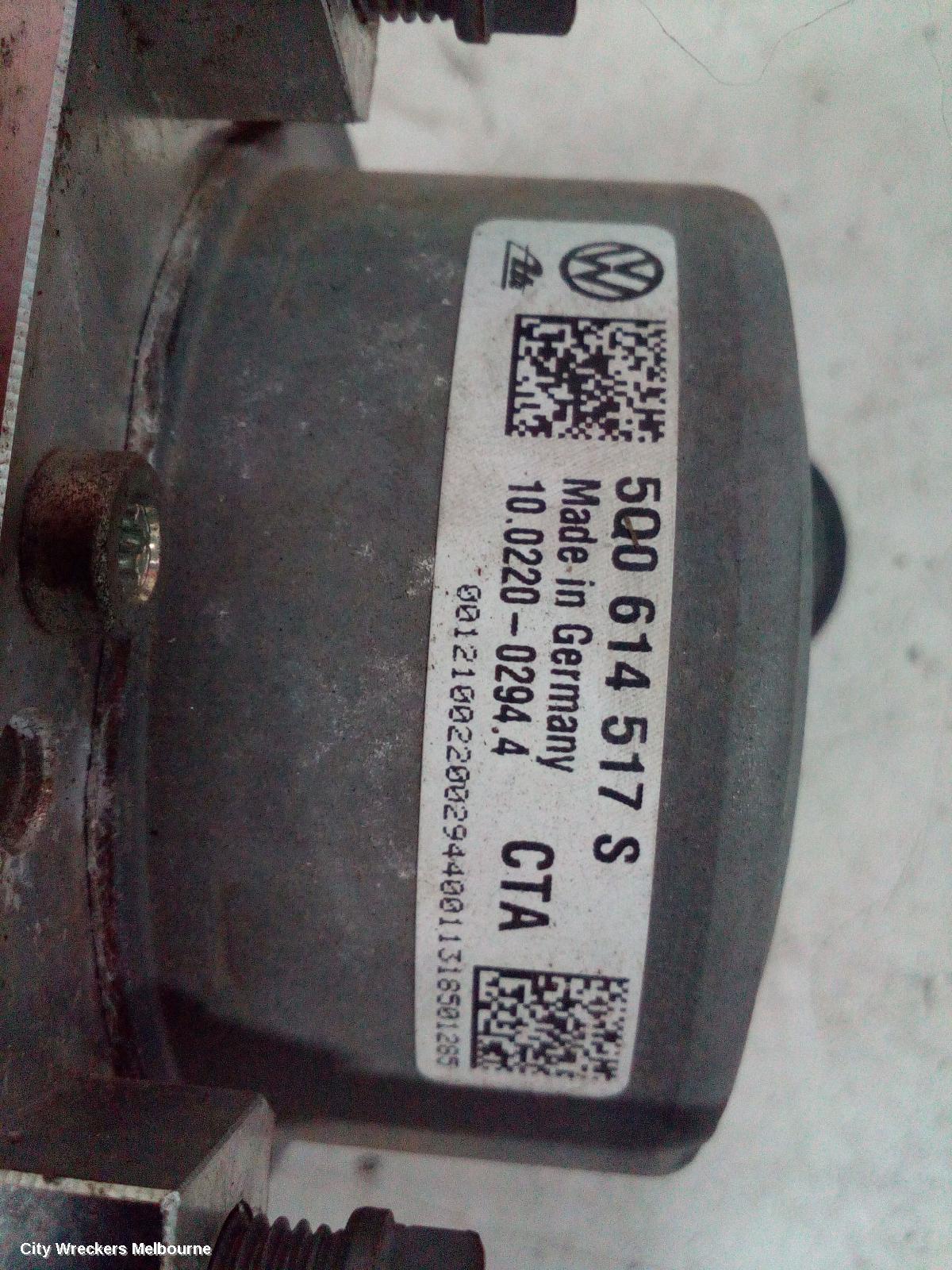 VOLKSWAGEN GOLF ABS PUMP/MODULATOR, GEN 7, ON MOTOR P/N 5Q0614517S, 03/2013 - 08/2020 - Image 2