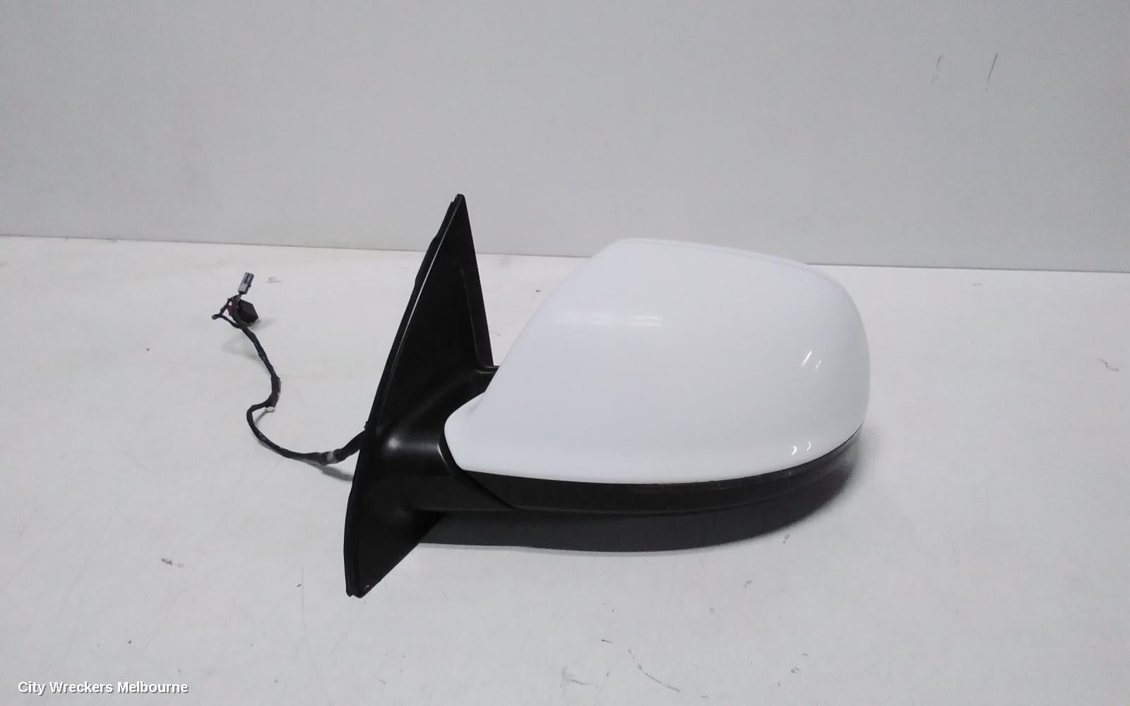 AUDI Q7 LEFT DOOR MIRROR, 4L, MANUAL FOLD, W/ INDICATOR, NON MEMORY & NO LANE CHANGE ASSIST TYPE, 10/2009 - 08/2015 - Image 1