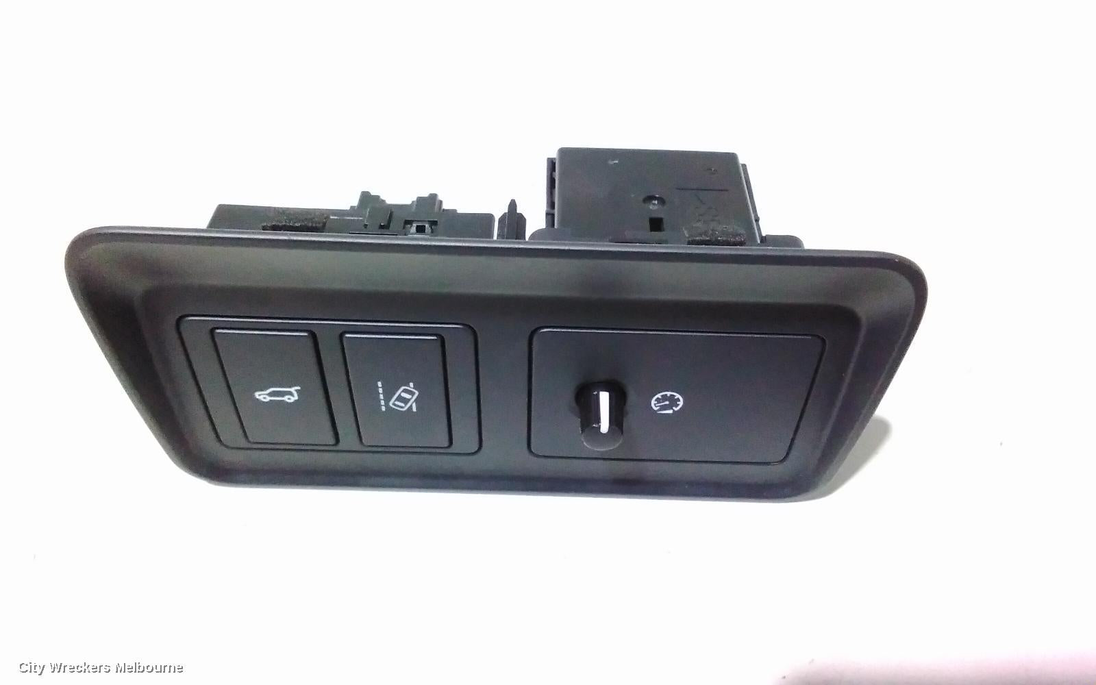 LAND ROVER DISCOVERY SPORT, L550, 01/2015 ONWARDS, GK72-11654-DA   TAILGATE TRUNK RELEASE SWITCH : 82768 - Image 2