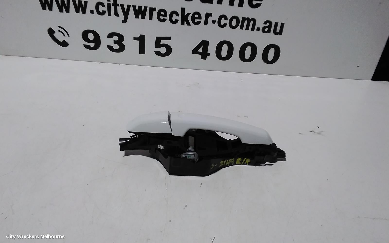 LAND ROVER DISCOVERY SPORT DOOR HANDLE, LH REAR, OUTER, COLOUR CODED, NON CHROME INSERT TYPE, L550, 01/2015 - 06/2019 - Image 2
