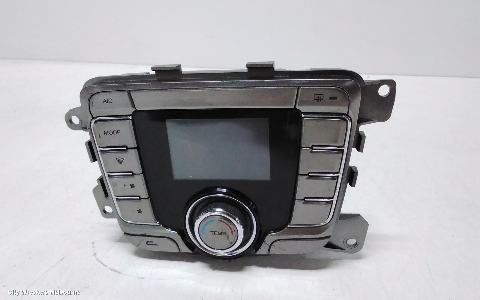 LDV G10 HEATER/AC CONTROLS, (G10) SV7C, CLIMATE CONTROL, NON REAR CONTROL BUTTON TYPE, VAN, 04/2015 ONWARDS - Image 2