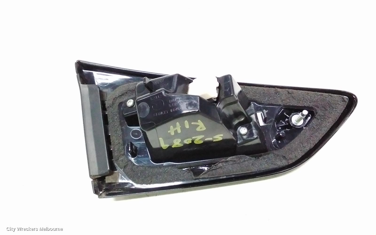 MAZDA CX3 REAR GARNISH, TAILGATE LAMP (RH SIDE), NON LED TYPE, DK, 03/2015 ONWARDS - Image 3