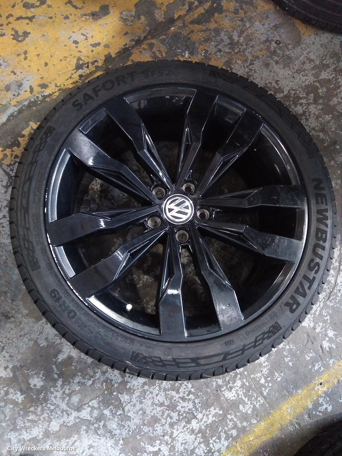 VOLKSWAGEN T-ROC WHEEL MAG, FACTORY, 19X8IN, 5 TWIN SPOKE, BI-COLOUR, BLACK/ALUMINIUM,  A1, 03/2020 ONWARDS - Image 2