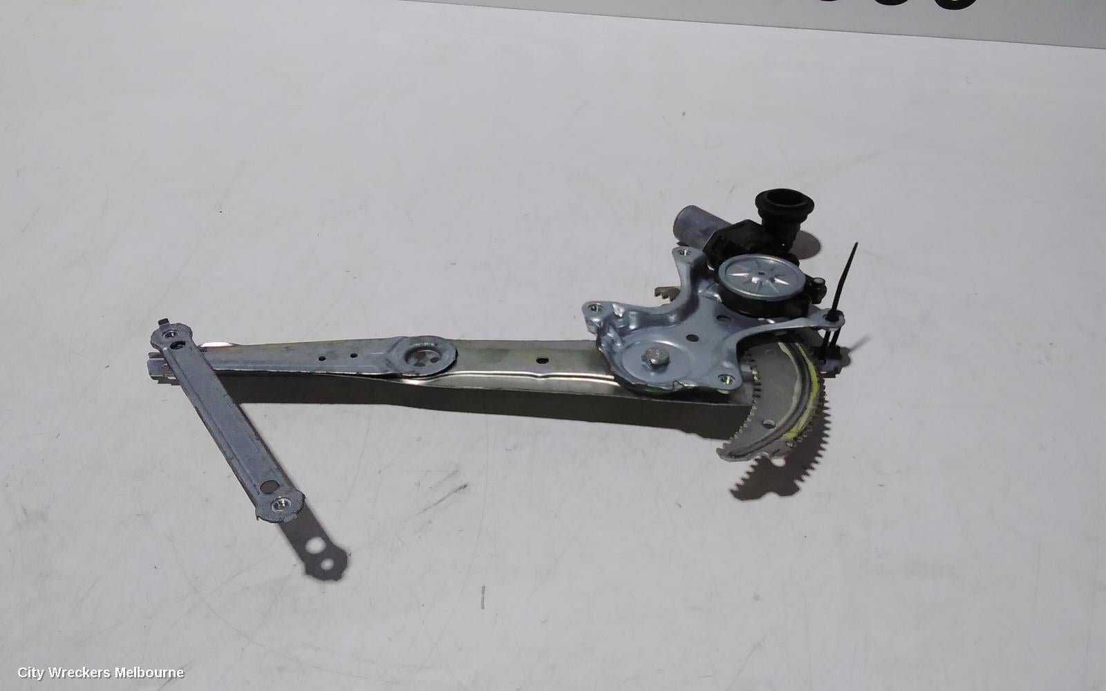 TOYOTA HILUX LEFT FRONT WINDOW REG/MOTOR, DOOR REG ASSY (REG AND MOTOR), NON SR5, 09/2015 ONWARDS - Image 2