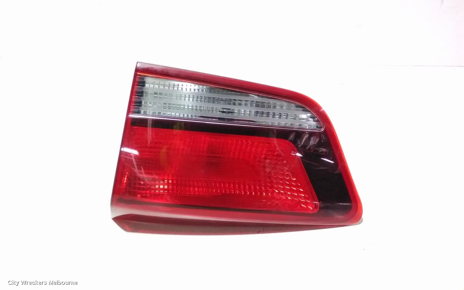 KIA RIO REAR GARNISH, TAILGATE LAMP (RH SIDE), YB, S/SI/SPORT, STANDARD TYPE, 12/2016 ONWARDS - Image 1