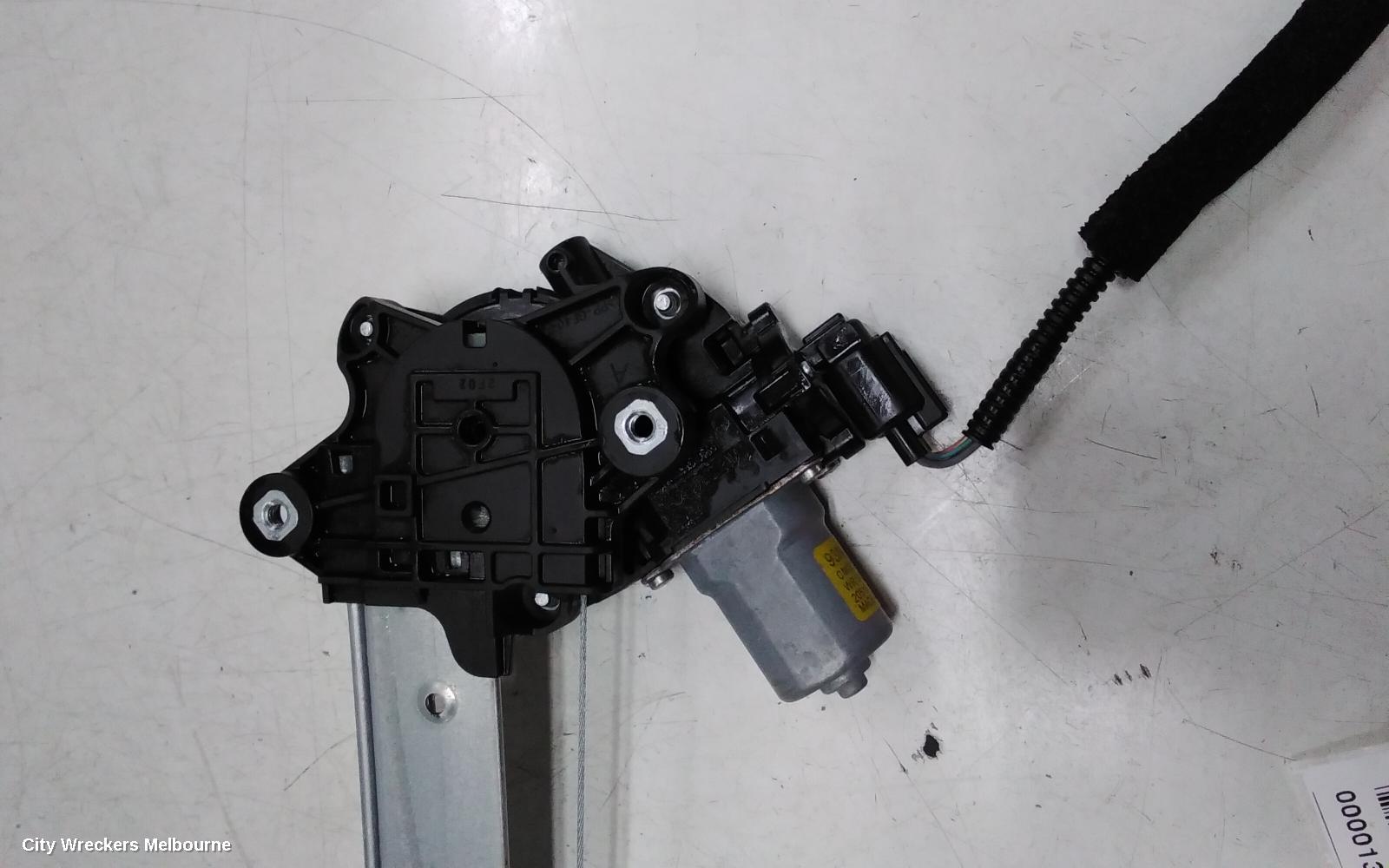 HONDA HRV RIGHT FRONT WINDOW REG/MOTOR, RV, 12/2021 ONWARDS - Image 3
