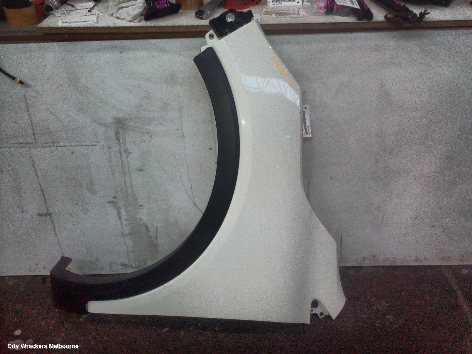 KIA SORENTO LEFT GUARD, UM, 03/2015 - 02/2020 - Image 1
