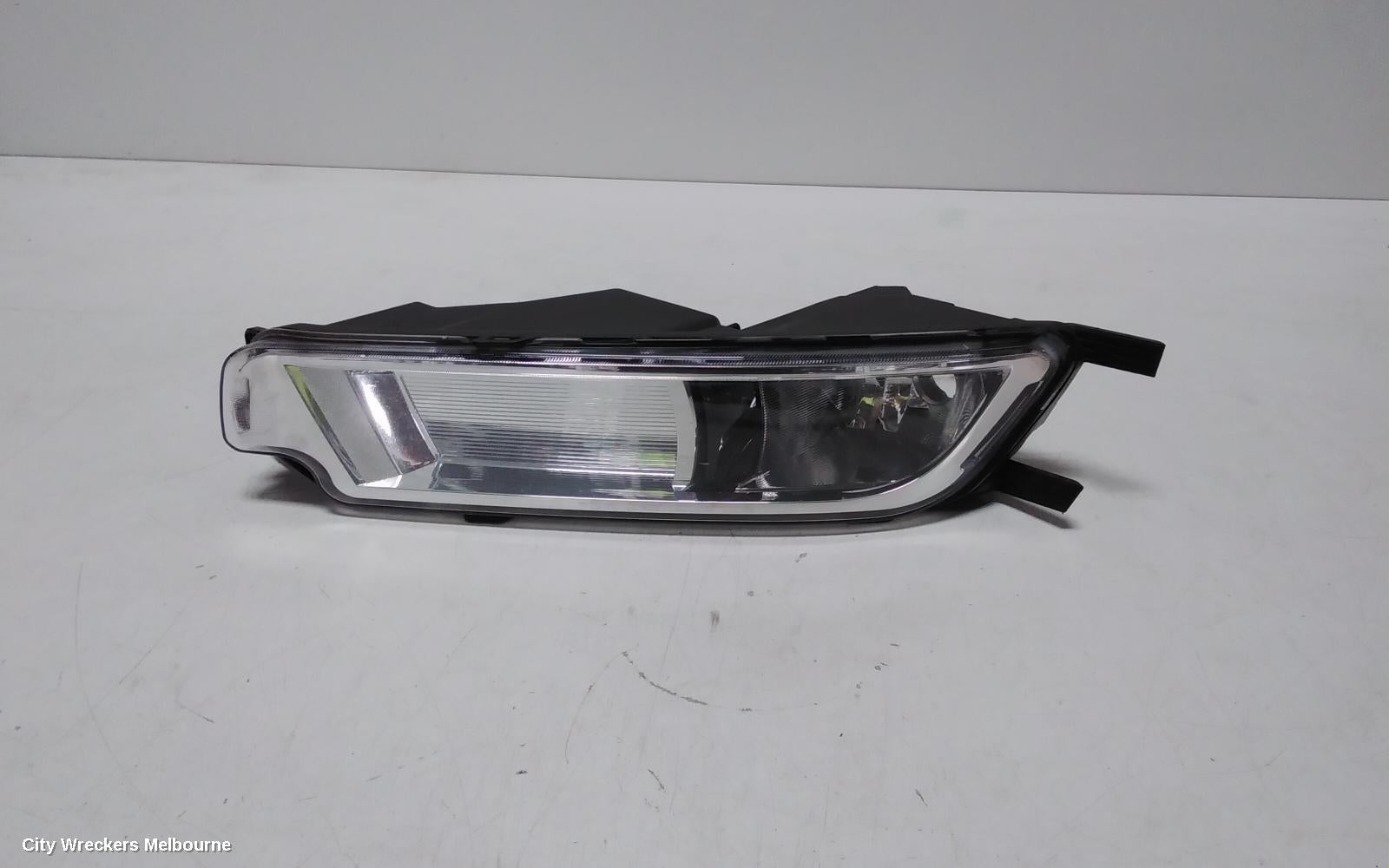 VOLKSWAGEN PASSAT RIGHT INDICATOR/FOG/SIDE, B8/MK7, BUMPER FOGLAMP, STANDARD TYPE, 06/2015 - 10/2019 - Image 1