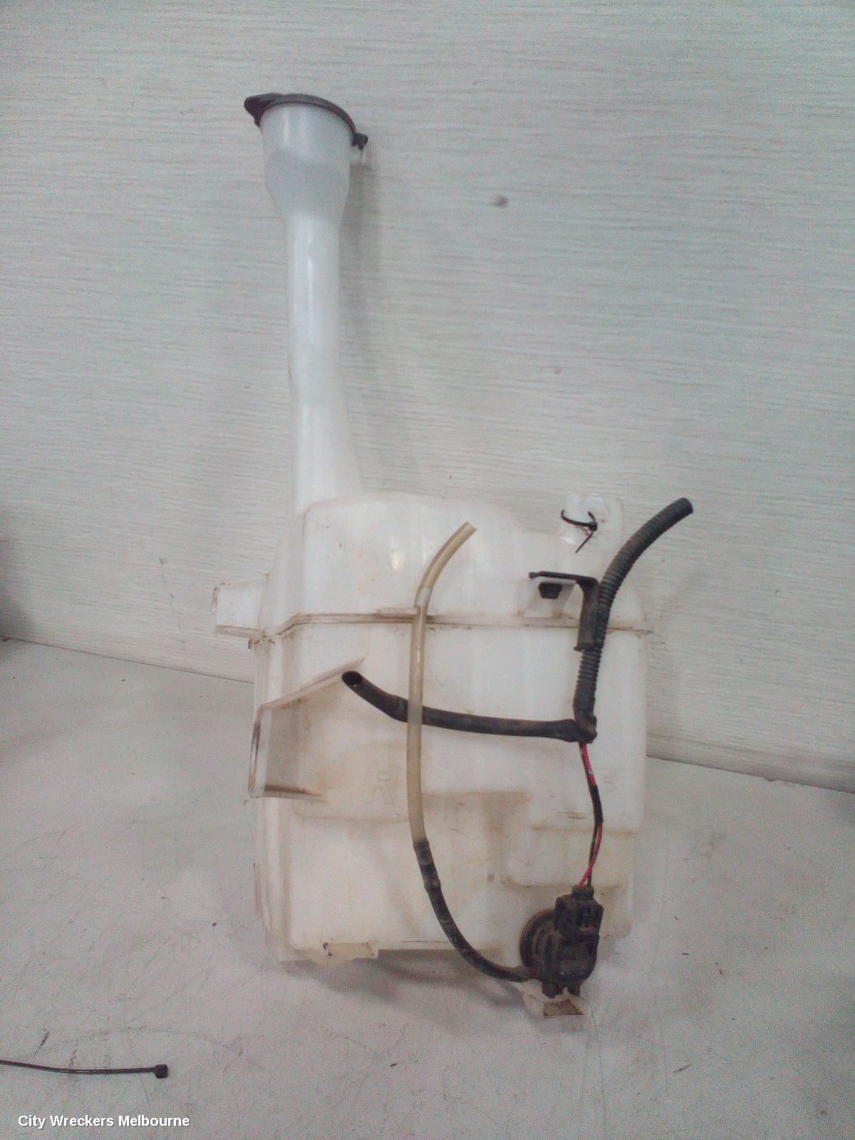 TOYOTA AURION WASHER BOTTLE, GSV40R, NON H/LAMP WASHER TYPE, 10/2006 - 03/2012 - Image 2