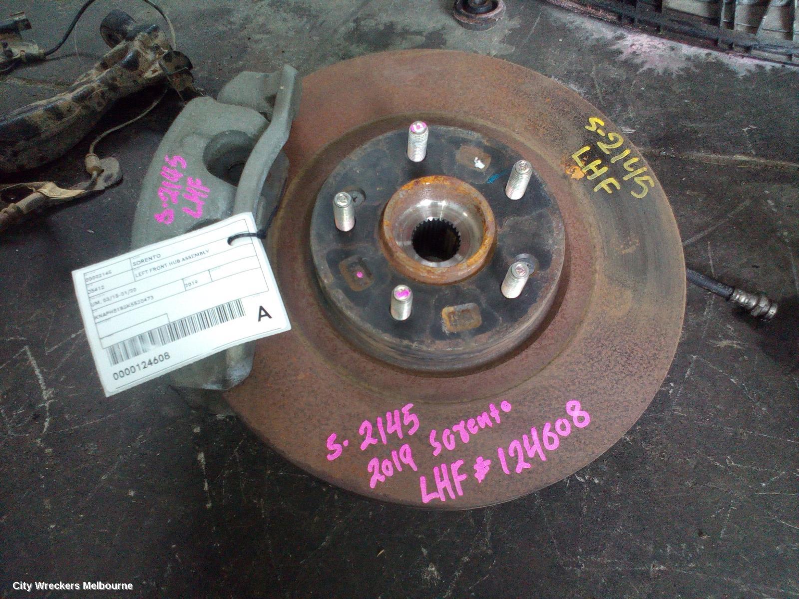 KIA SORENTO LEFT FRONT HUB ASSEMBLY, UM, 03/2015 - 02/2020 - Image 1