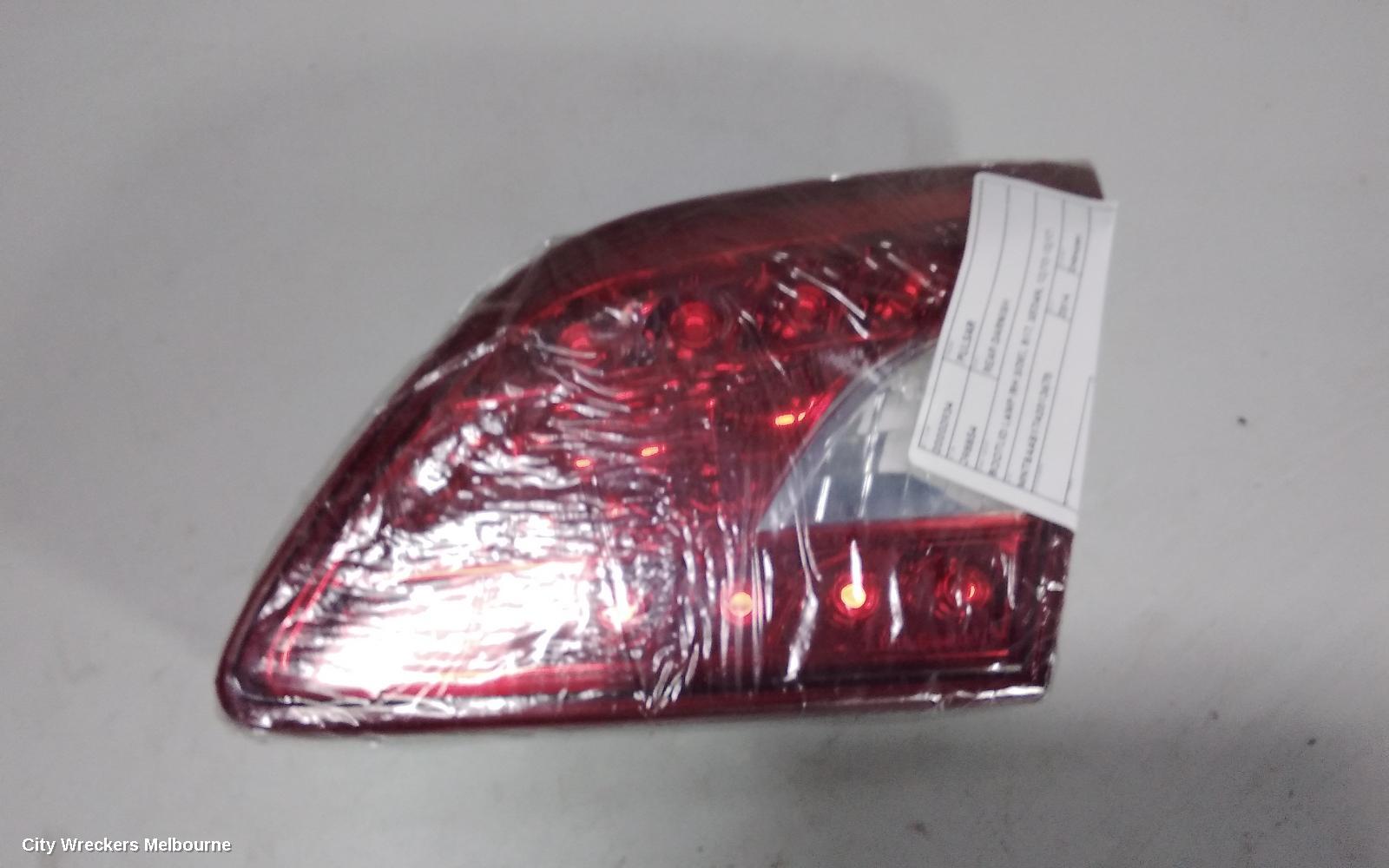 NISSAN PULSAR REAR GARNISH, BOOTLID LAMP (RH SIDE), B17, SEDAN, 12/2012 - 12/2017 - Image 3