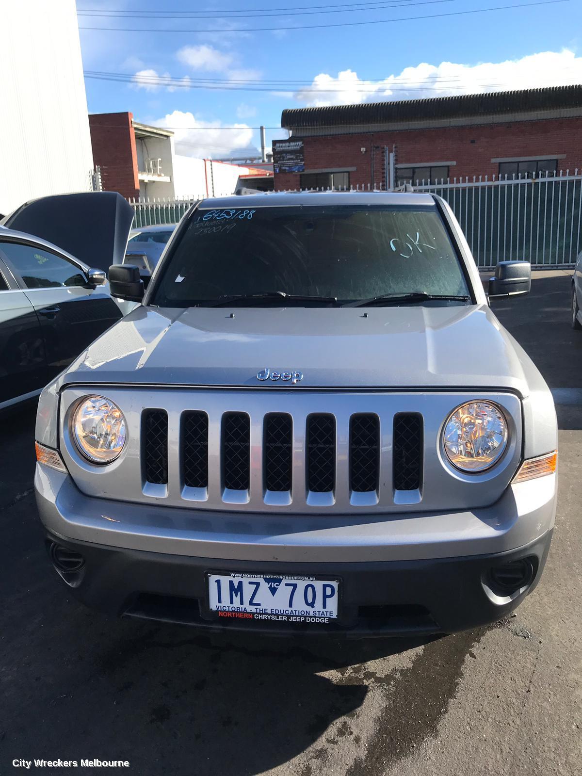 JEEP PATRIOT RIGHT FRONT DOOR, MK, LOWER MOULD CLIP IN TYPE, 09/2009 - 12/2016 - Image 2