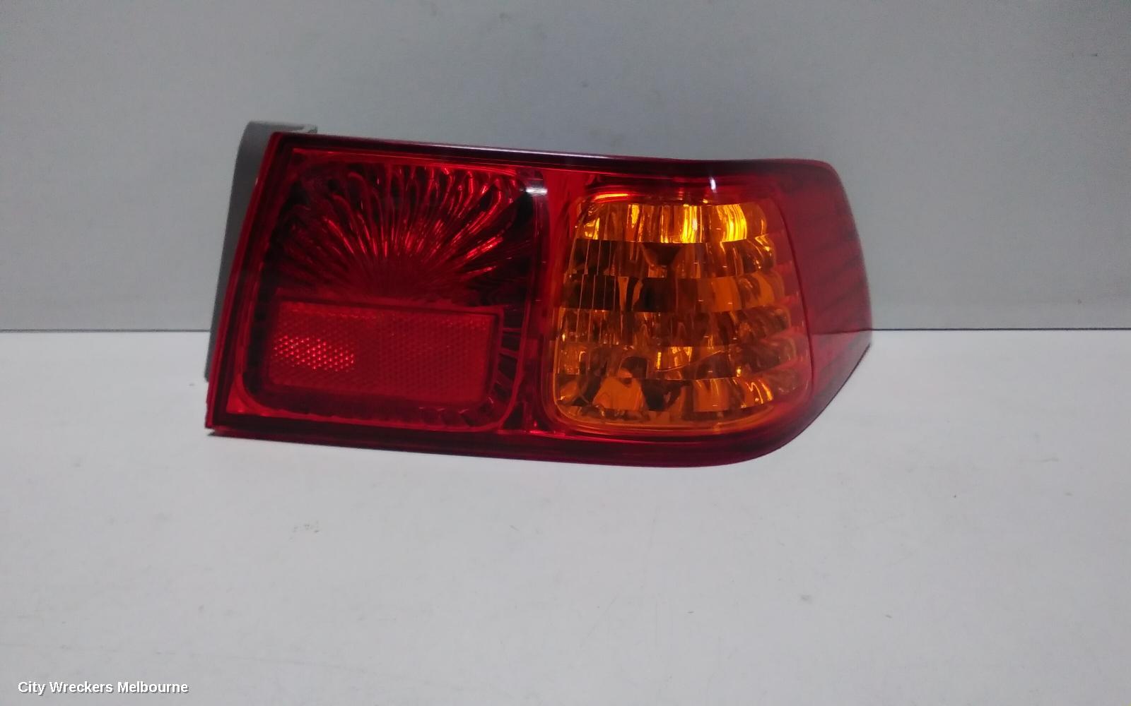 TOYOTA CAMRY RIGHT TAILLIGHT, SK20, SEDAN, 10/2000 - 08/2002 - Image 2